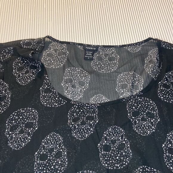 Torrid skulls see through blouse short sleeve size 4 - Picture 4 of 5